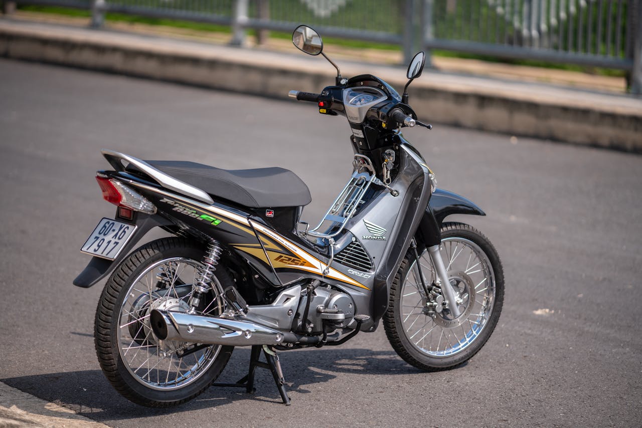 Modern motorbike parked outdoors in urban setting, ideal for transportation themes.